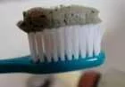 طريقة تبييض الأسنان بالفحم